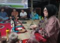 Dosen Unhas Latih Kelompok Peternak Auliah Unggas Olah Kotoran Ayam Jadi Pupuk Organik Cair