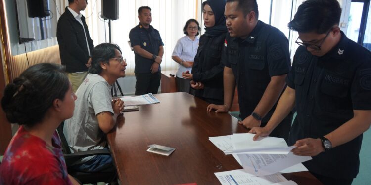 Operasi Gabungan Imigrasi Parepare di Tana Toraja, 3 WNA Diperiksa   