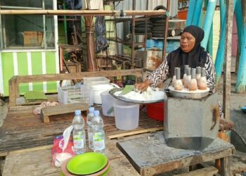 Ada MBG dan Pasar Senggol Kian Sepi, Penjual Putu Ini Mengaku Pendapatan Menurun
