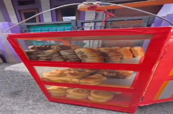 5 Tahun Berkeliling Perumahan hingga Sekolah, Kisah Saiful Jualan Roti Keliling di Pinrang