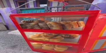 5 Tahun Berkeliling Perumahan hingga Sekolah, Kisah Saiful Jualan Roti Keliling di Pinrang
