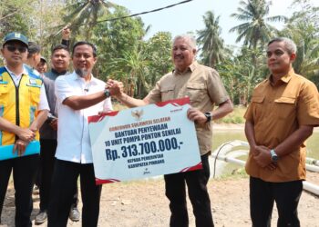 Hadapi Kemarau, Gubernur Sulsel Tinjau Pompanisasi Sungai Saddang untuk Irigasi Pertanian Pinrang