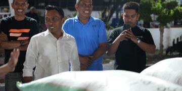 Petani di Sidrap Bawa Dua Karung Gabah ke Rujab