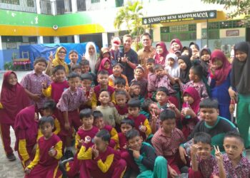 Pupuk Kepedulian Sejak Dini, Sahabat Yatim dan Rumah Dongeng Gelar Infak Serentak di 3 SD di Parepare