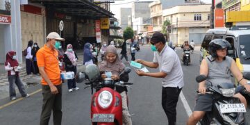 Pemkot Parepare Bagikan Masker, Warga Diingatkan Waspadai Kabut Asap