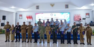 Wali Kota Parepare Terima Brevet Kehormatan Kesehatan TNI AL