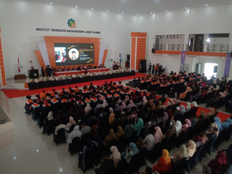 Wisuda Perdana ITH