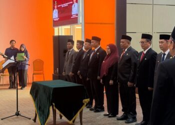Tasming Hamid Lantik 8 Pejabat Pemkot Parepare, Ingatkan Jabatan Bukan Hak